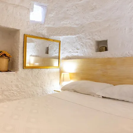 Antico Trullo Pasquale Con Piscina Feriehus