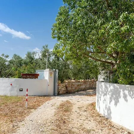 Holiday home Antico Trullo Pasquale Con Piscina